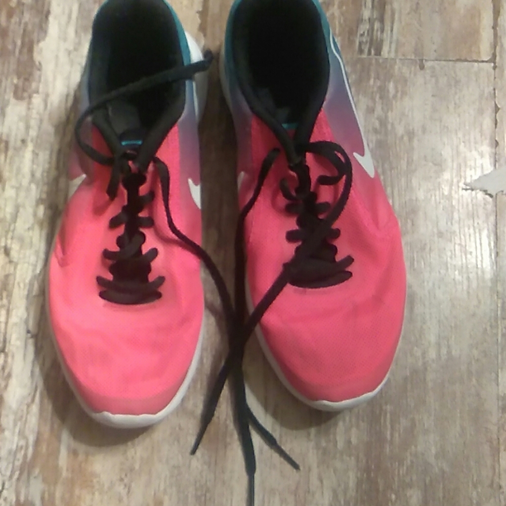 Nike revolution shoes